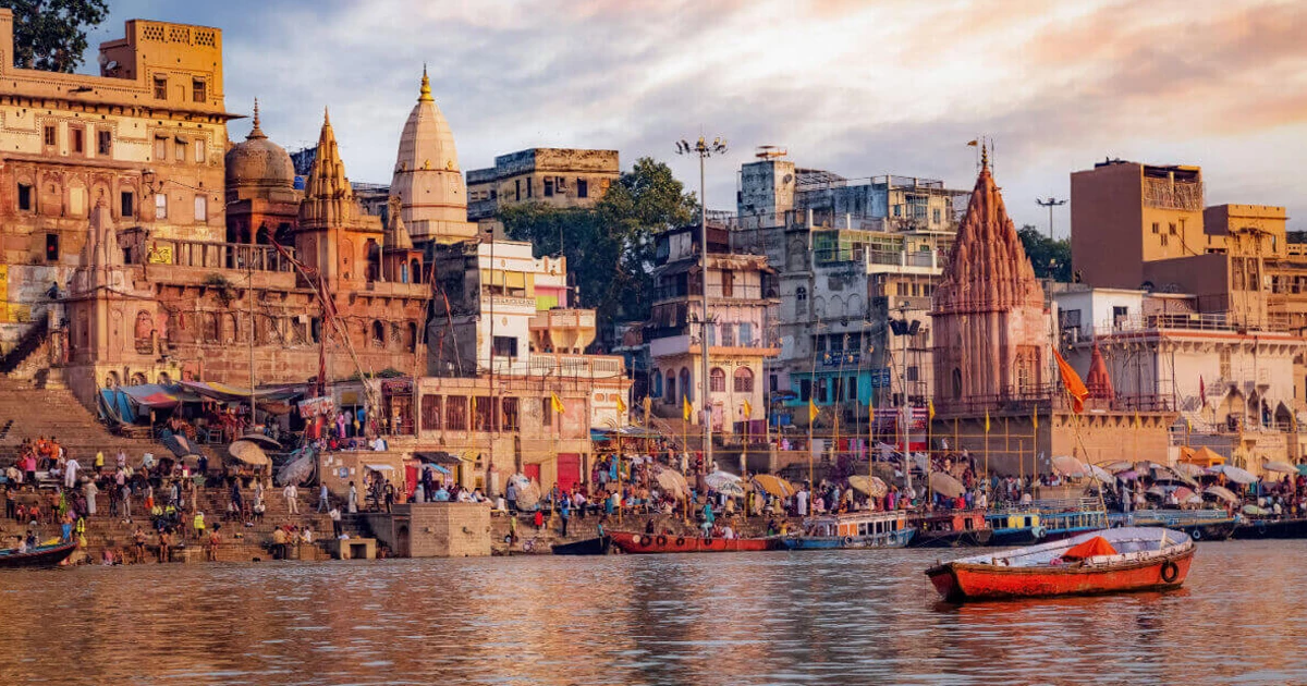 قایق سواری و رفتینگ بر روی رودخانه