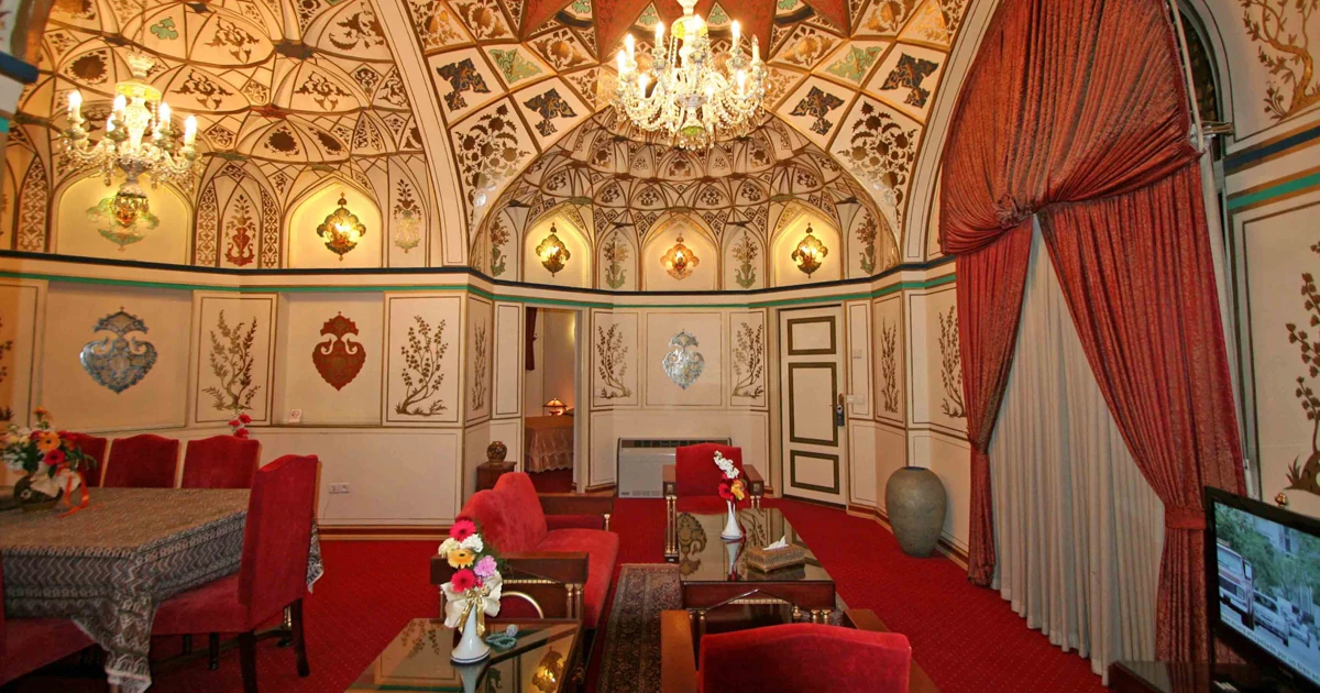 سبک معماری هتل عباسی