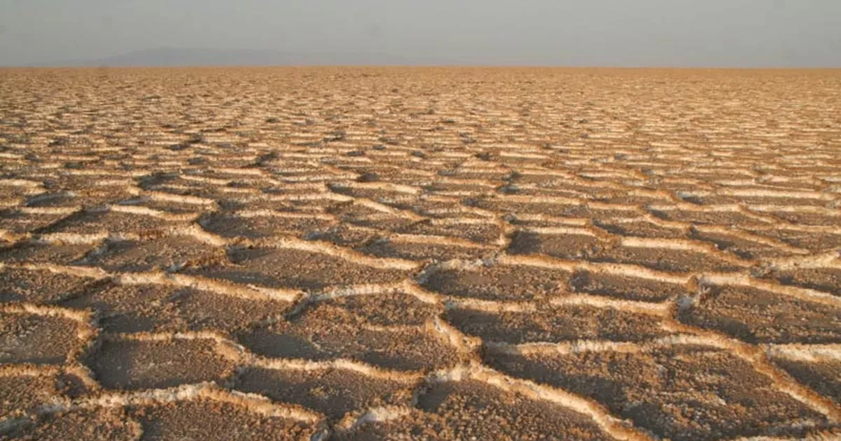 لوت مرکزی؛ قلب تپنده ماسهها و نمکزارها