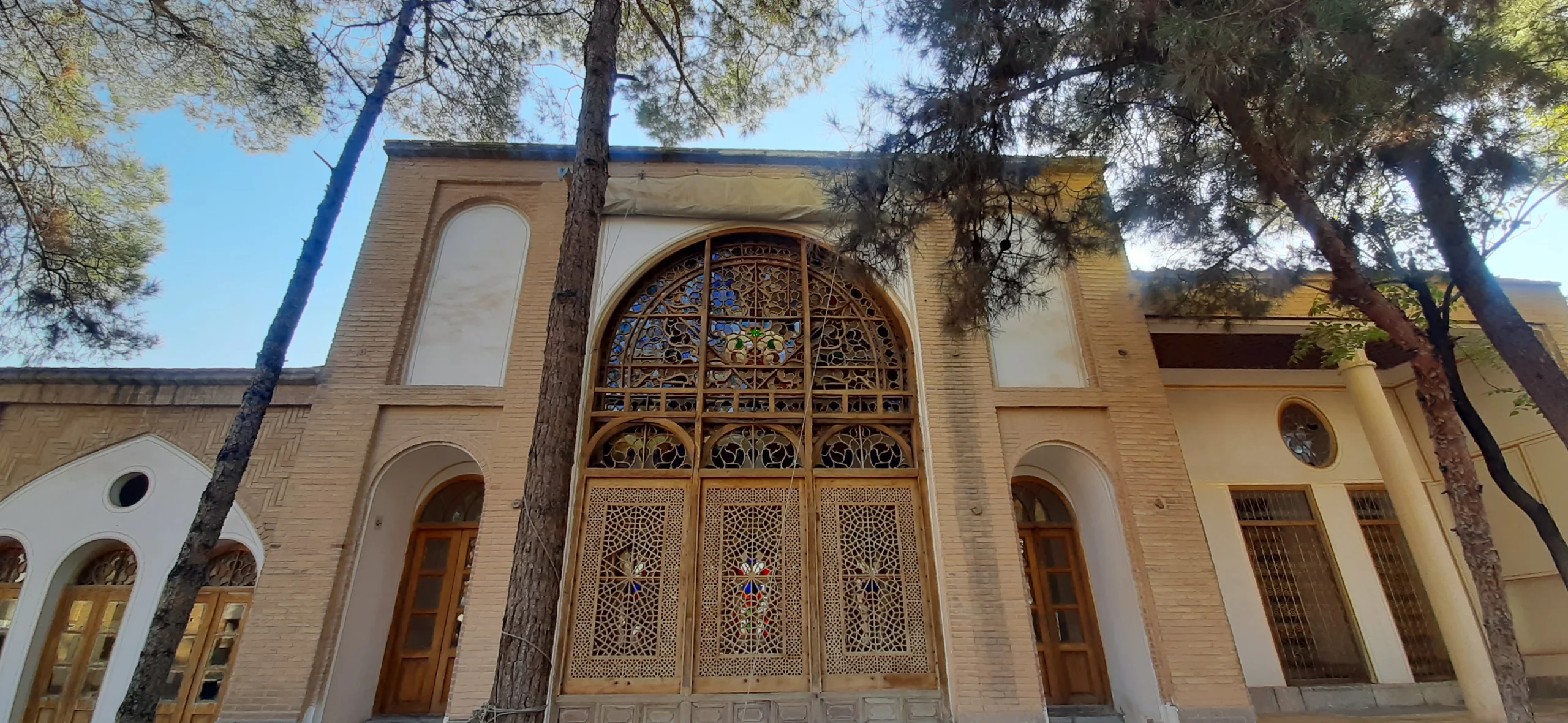 تکیه بختیاریها در نخت فولاد اصفهان و در کنار تکیه میرفندرسکی